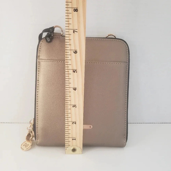 Coco &  Carmen Small Gold All Around Zippered CrossBody Bag. - Picture 8 of 9